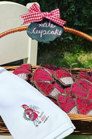 Cupcake Maroon Small